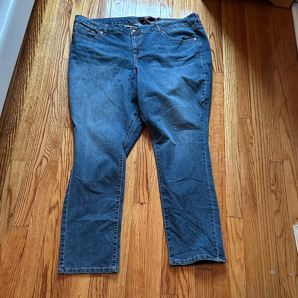 Torrid Women's Plus size Stretchy Straight Leg Blue Jeans 28 4XL Tall